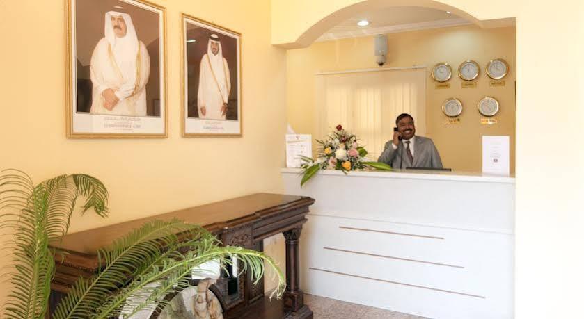 La Villa Hotel Doha Buitenkant foto