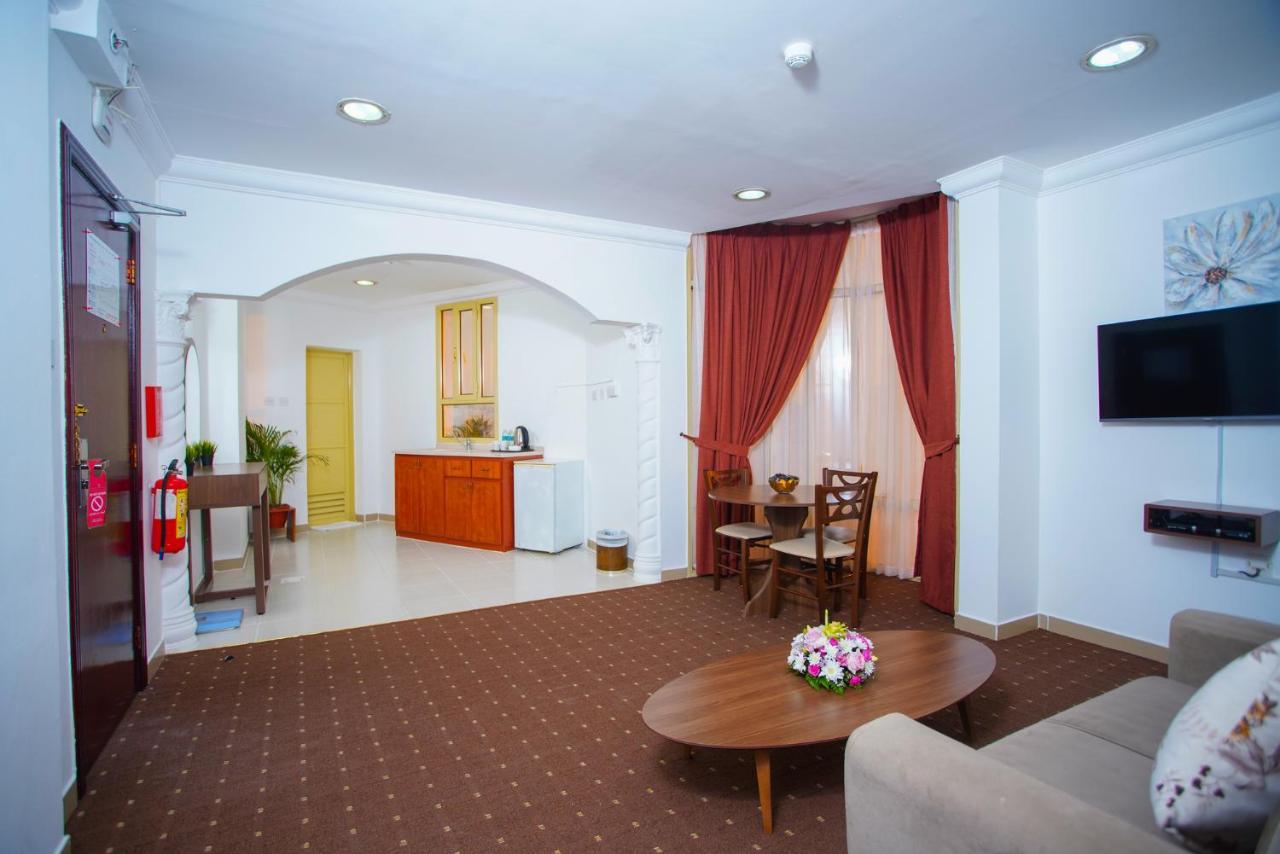 La Villa Hotel Doha Buitenkant foto