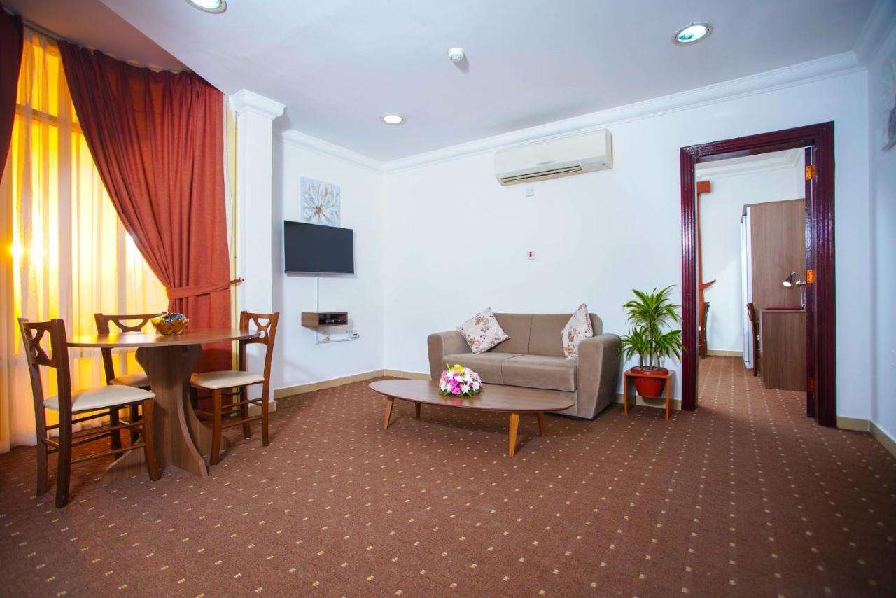 La Villa Hotel Doha Buitenkant foto
