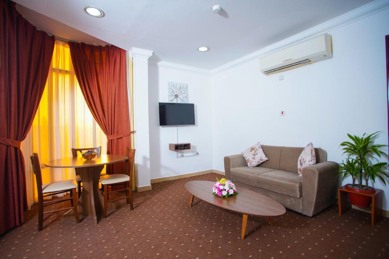 La Villa Hotel Doha Buitenkant foto