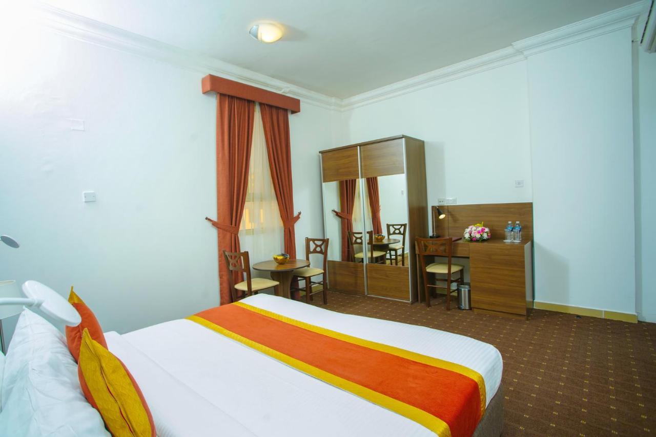 La Villa Hotel Doha Buitenkant foto