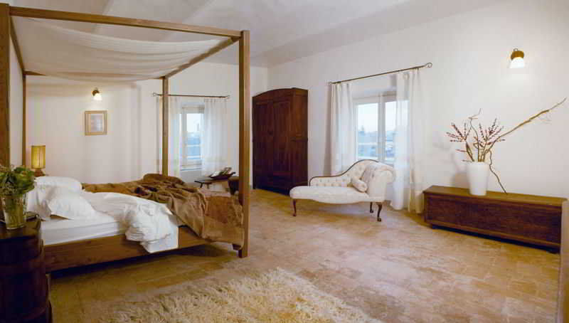 La Villa Hotel Doha Buitenkant foto