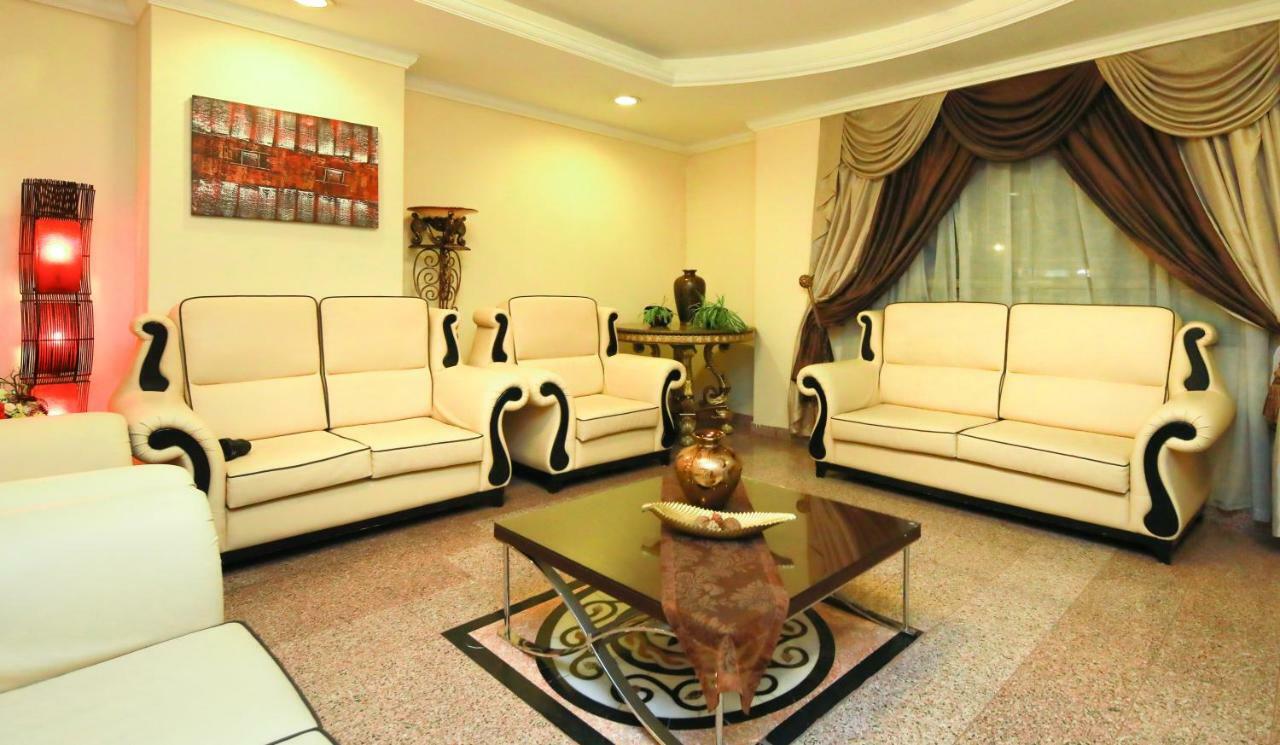 La Villa Hotel Doha Buitenkant foto