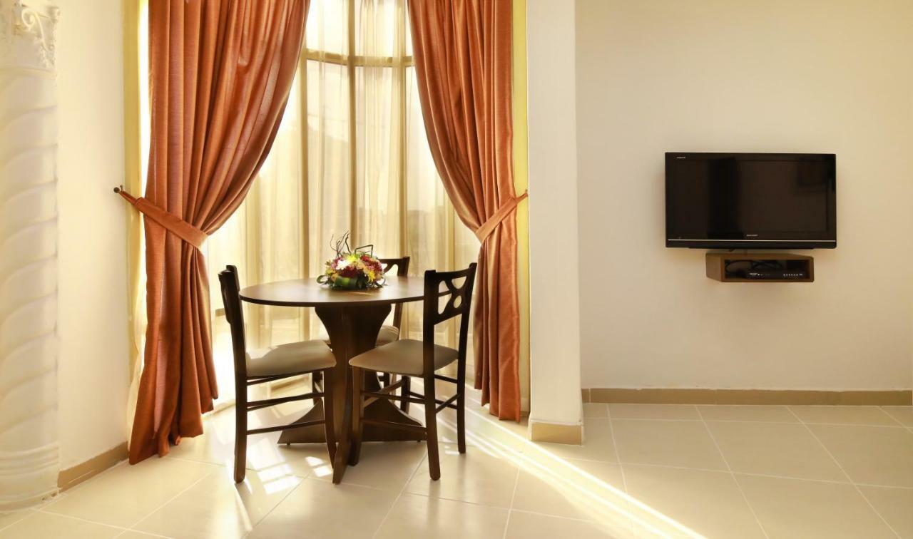 La Villa Hotel Doha Buitenkant foto
