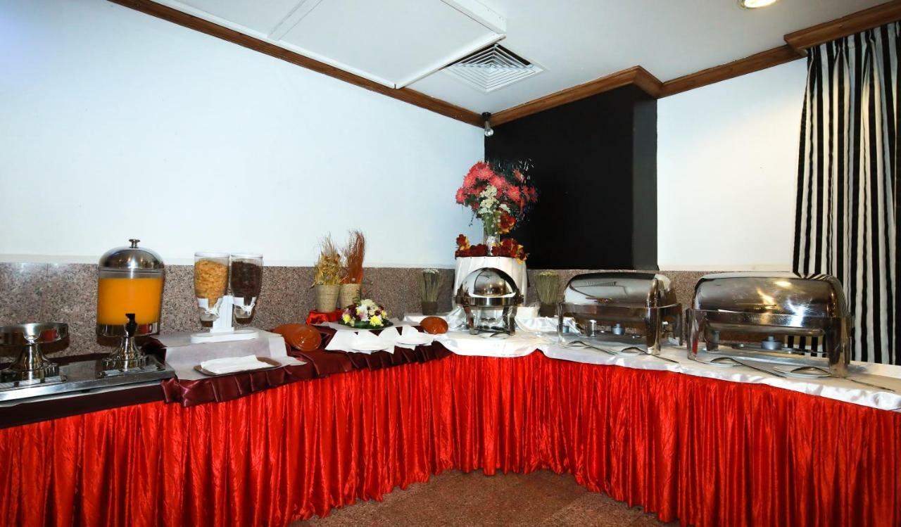La Villa Hotel Doha Buitenkant foto