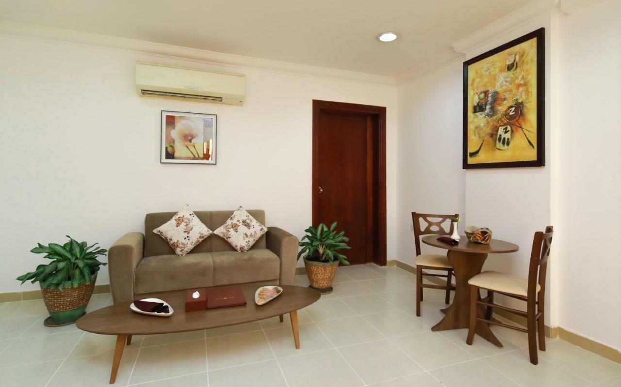La Villa Hotel Doha Buitenkant foto