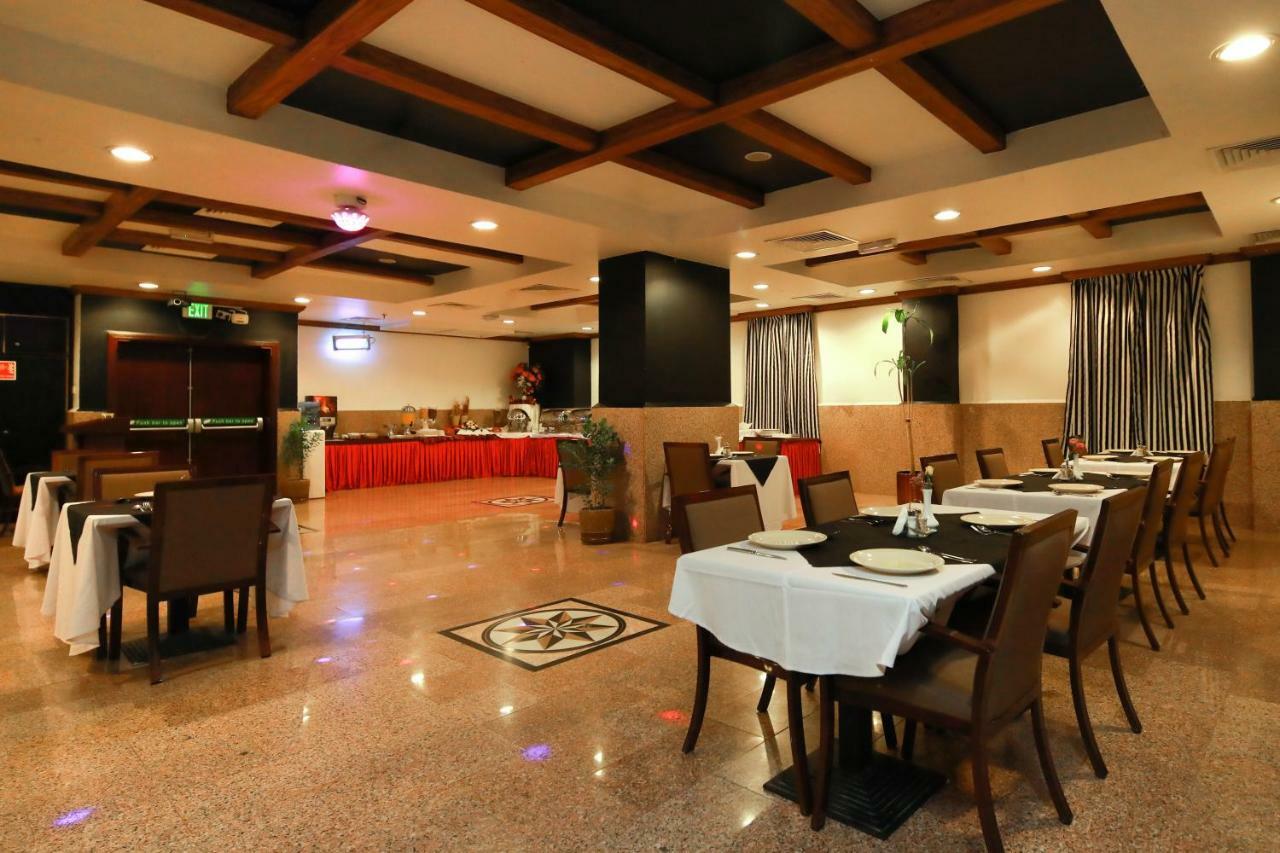 La Villa Hotel Doha Buitenkant foto