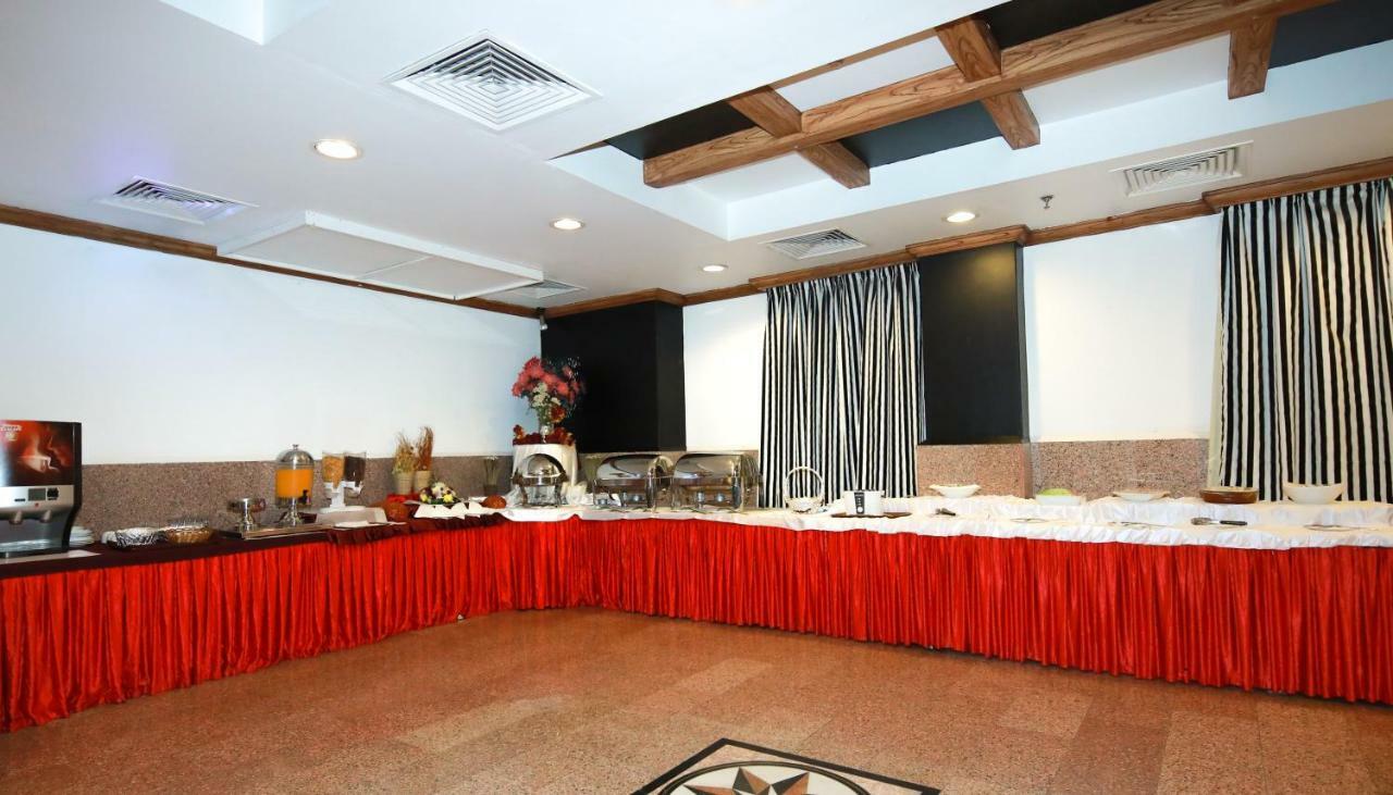La Villa Hotel Doha Buitenkant foto